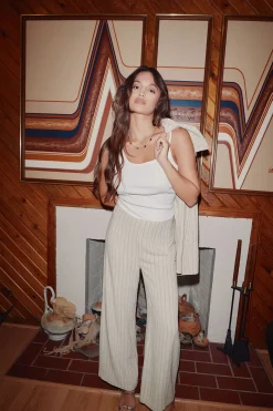 Discount Chaser Brand Lander White Tank