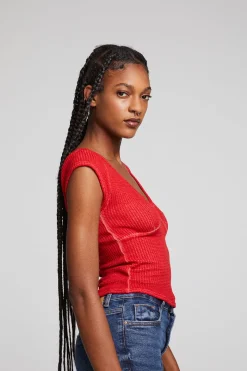 Outlet Chaser Brand Page Crimson Tee